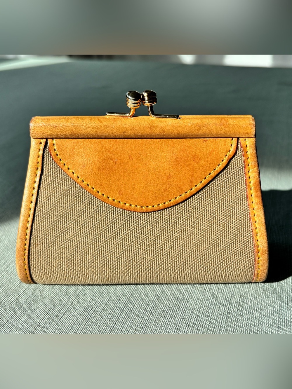 Vintage Dooney & Bourke Tan Vachetta Leather Trim Canvas Kiss-Lock Coin Purse - Picture 2 of 11